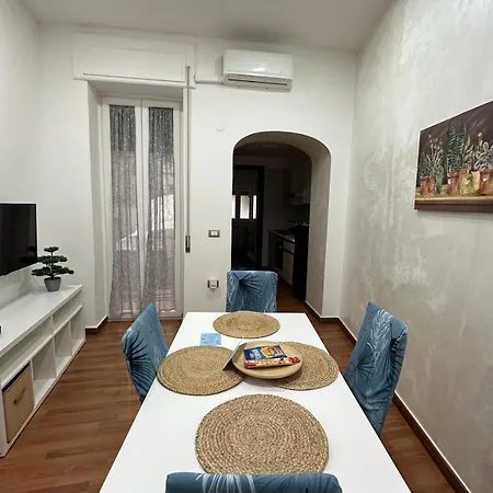 Maison Monique